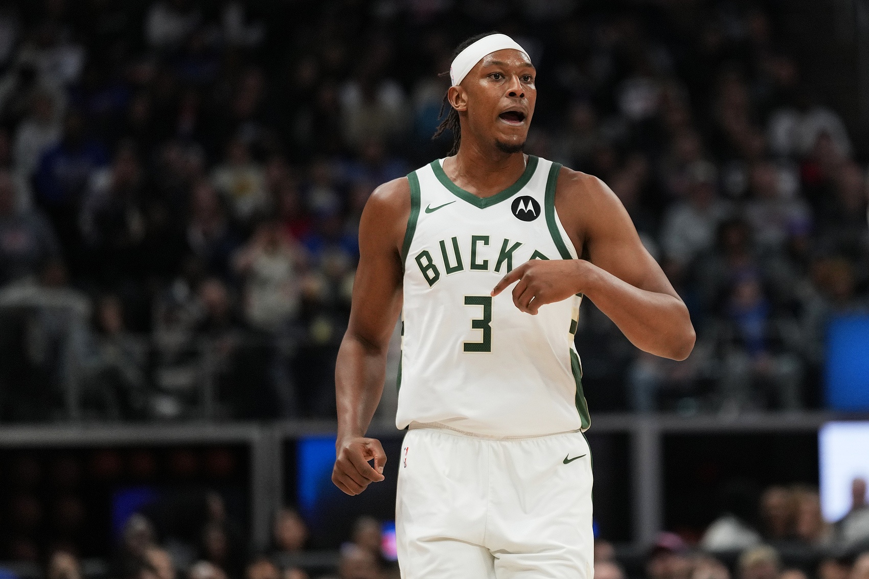 V体育网站-表现不俗！特纳半场9投5中&amp;罚球2中2 得到12分6板4帽